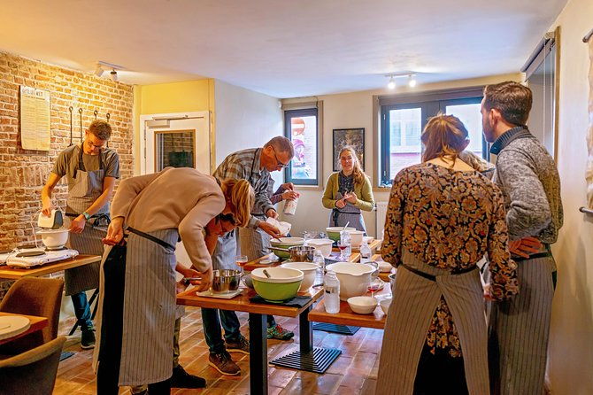 the-waffles-n-beer-workshop-in-bruges-centre