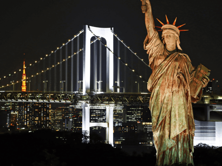tokyo-twilight-expedition-car-tour-nighttime-city-cruise