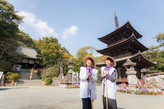 town-walk-matsuyama-goes-ishiteji-pilgrimage-experience