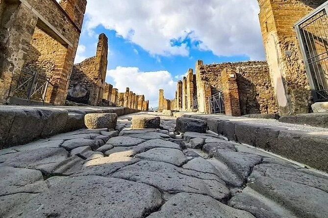 transfer-naples-airport-station-to-sorrento-with-stop-in-pompeii