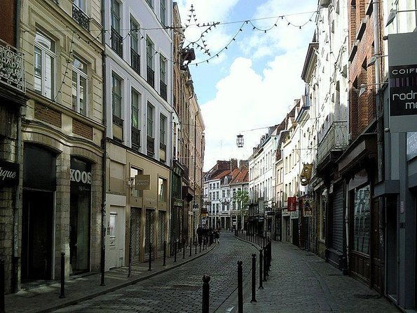 unique-tour-of-lille-by-convertible-2cv-1h00