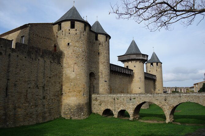 unusual-guided-tour-of-carcassonne-at-the-time-of-the-builders