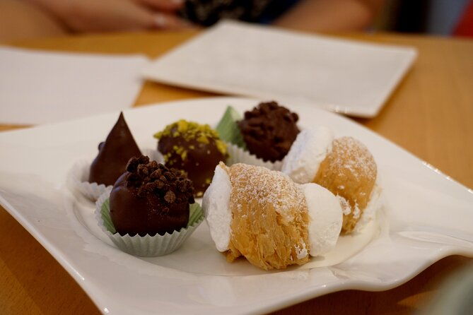 vienna-dessert-tour-homemade-cakes-strudels-hidden-caffes