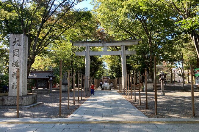 walk-around-okunitama-shrine-private-tour-in-tokyo