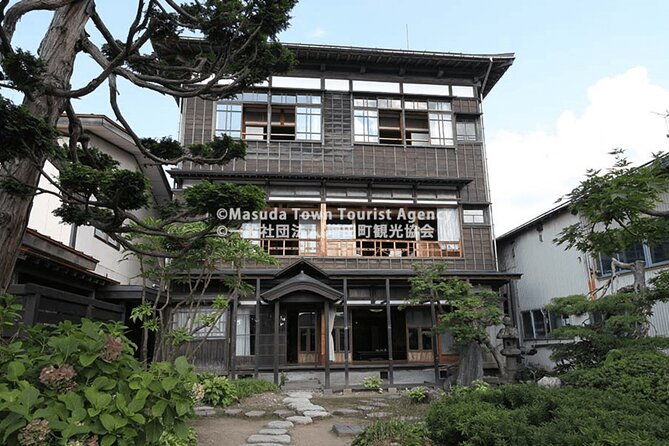 walking-tour-of-wealthy-merchants-storehouses-in-akita