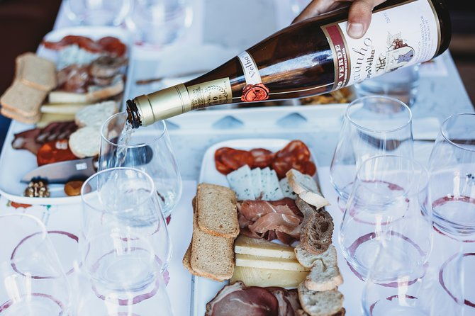 wine-and-cheese-tasting-lunch-in-portuguese-wine-bar