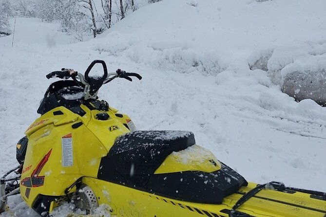 winter-holiday-snowmobiling-in-nozawa-onsen-area