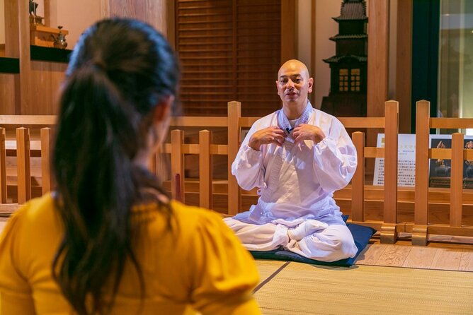 zen-meditation-with-a-japanese-monk-in-odawara-castle