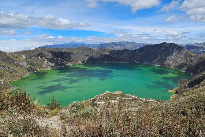 1-day-walking-down-to-quilotoa-lagoon