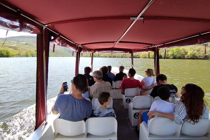 1-hour-boat-trip-along-the-douro-river-in-pinhao