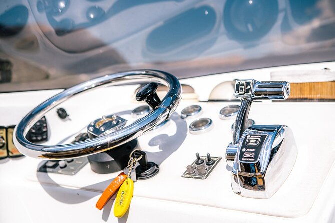 1-hour-private-and-guided-cruise-on-lake-como-by-motorboat