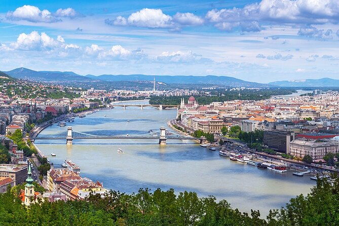 1-hour-sightseeing-cruise-in-budapest-2