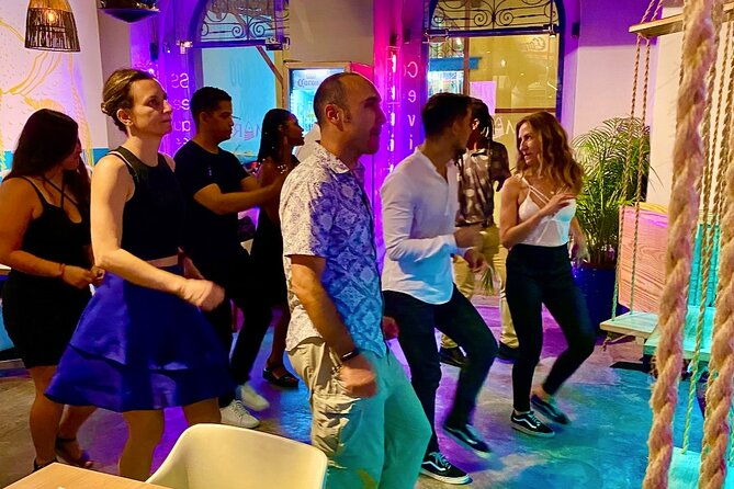 1-salsa-class-in-casco-viejo-dont-just-see-panama-feel-it