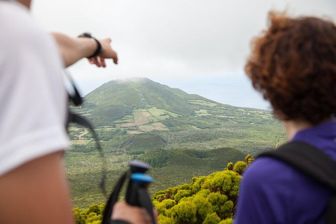 10-volcanos-hiking-private-tour-in-faial