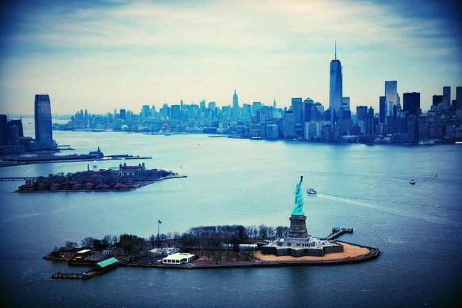 1-hour New York City Skyline Sightseeing Cruise