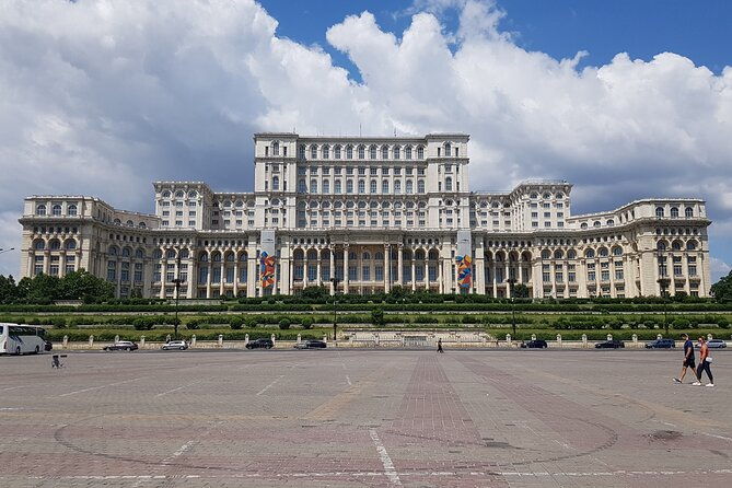 10-h-ceausescu-communism-private-tour-in-bucharest-plus-draculas-grave