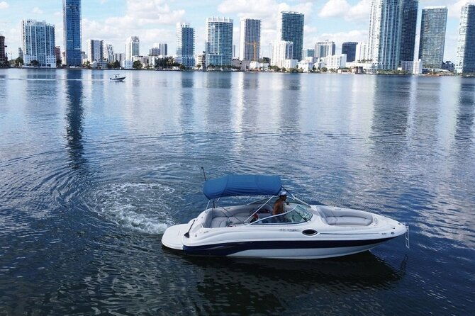 26-ft-boat-miami-bay-tour-for-2-or-4-hours-10-people