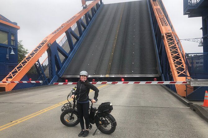 3 Hours Electric Bike Tour of Seattles Waterways, Nature and Neighborhoods