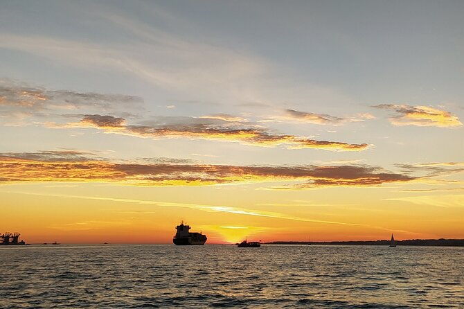 4h-exclusive-sail-in-lisbon-your-private-escape