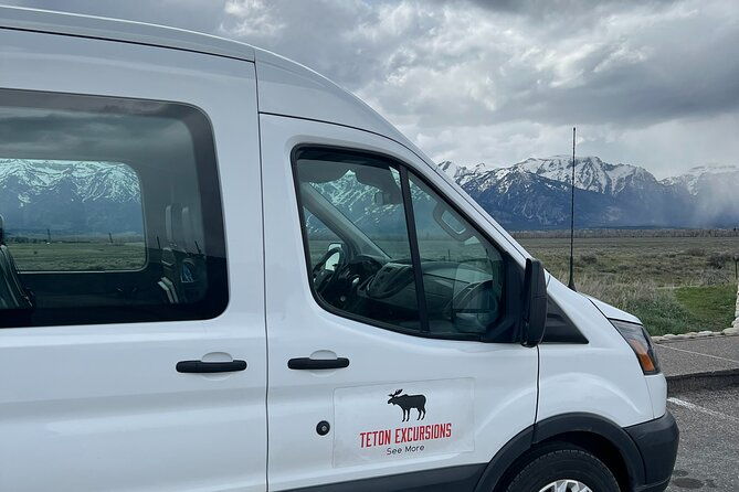 5 Person Full Day PRIVATE Yellowstone Tour- Picnic, Binoculars, Scope, Huge Van