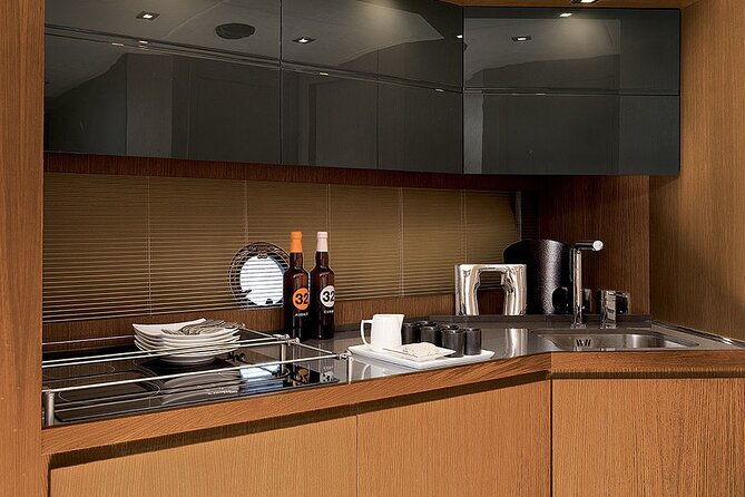 52-azimut-yacht-charter