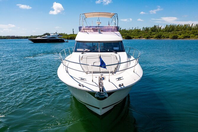 52-feet-all-inclusive-flybridge-yacht-rental-in-miami