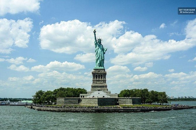 60-minute-statue-of-liberty-sightseeing-tour-new-york-harbor