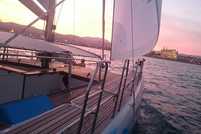 adult-only-sunset-catamaran-palma-bay