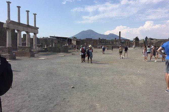 all-inclusive-pompeii-tour-with-guide-lunch-ticket-from-rome