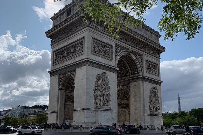 arc-de-triomphe-and-the-champs-elysees-discovery-private-tour