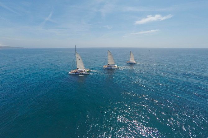 barcelona-catamaran-party-tour-for-young-people