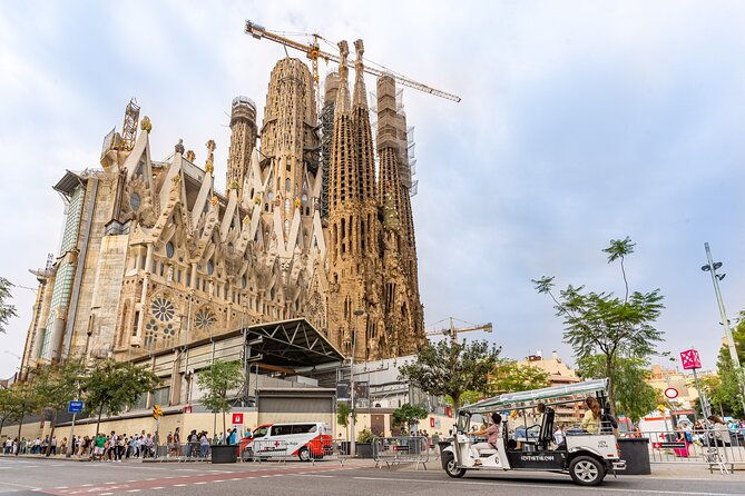 barcelona-express-tour-in-a-private-eco-tuk-tuk