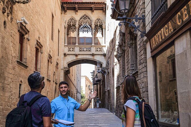 barcelona-gothic-quarter-tour-small-group-2