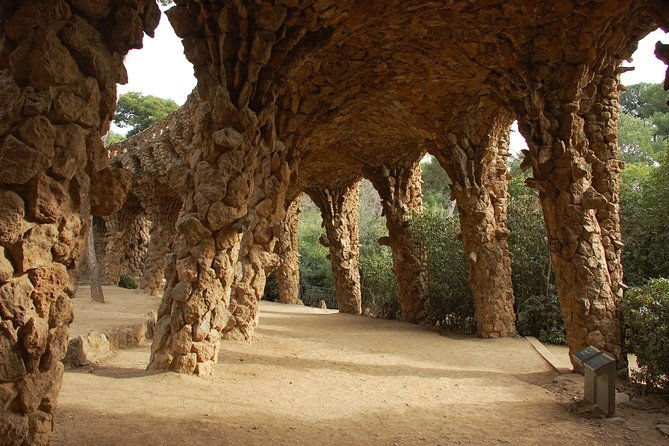 barcelona-park-guell-guided-tour-with-skip-the-line-ticket