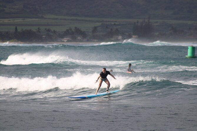 beginner-surf-lesson-in-north-shore-oahu
