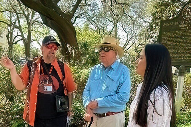 Behind the Plaques - 2 Hour Historical Walking Tour in Savannah