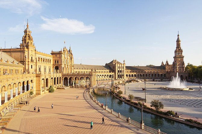 bike-tour-through-the-monumental-area-of-seville