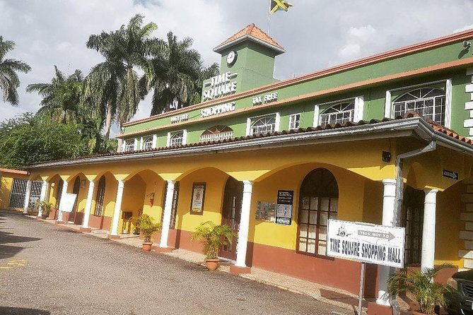 blue-hole-mineral-spring-ricks-cafe-7-mile-beach-and-shopping-private-tour