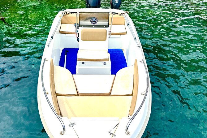 boat-rental-in-santorini