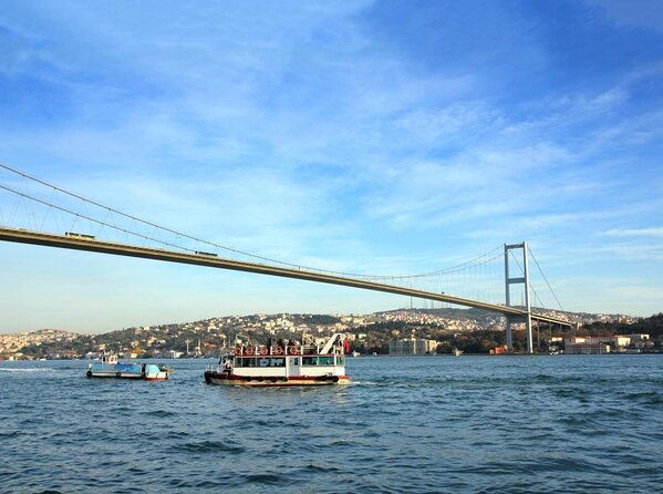 bosphorus-dinner-cruise-and-turkish-night-show-all-inclusive-2