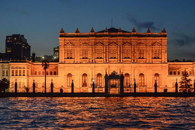 bosphorus-dinner-cruise-entertaintment-private-table-wi-fi