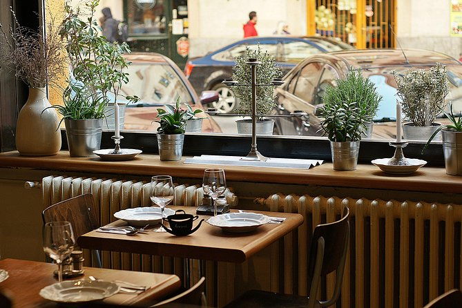 budapest-tuktuk-private-tour-with-goulash-soup-in-the-downtown