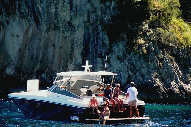 capri-island-in-private-luxury-40-feet-speedboat-from-naples-2