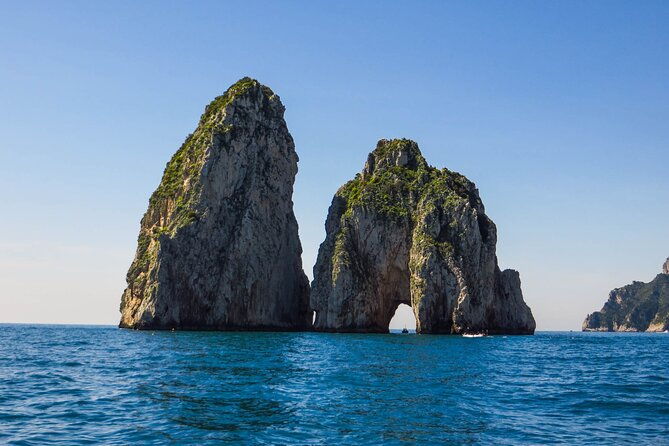 capri-nerano-bay-private-yacht-tour