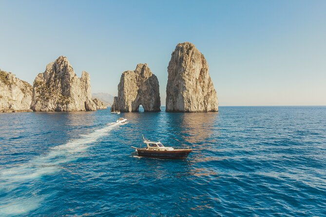 capri-premium-boat-tour-max-8-people-from-sorrento