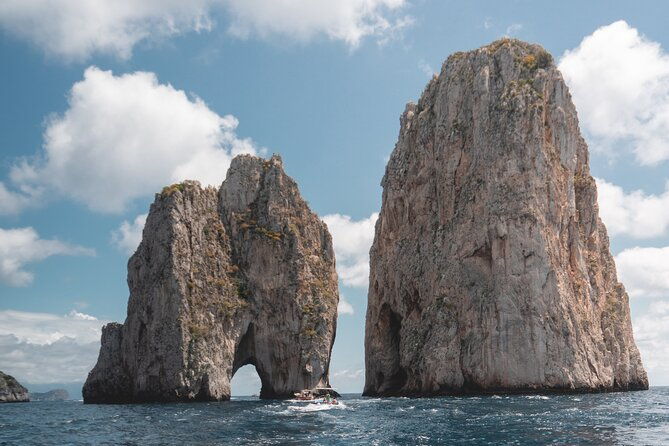 capri-small-group-blue-grotto-from-sorrento