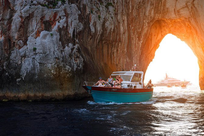 capri-sunset-small-group-boat-tour-from-sorrento