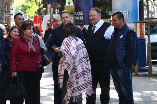 castle-district-walk-with-legends