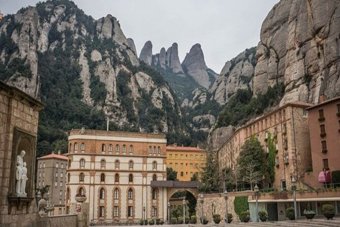 catalonia-private-tour-with-medieval-towns-and-montserrat-with-transport