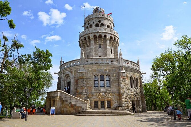 chairlift-to-the-highest-point-of-the-city